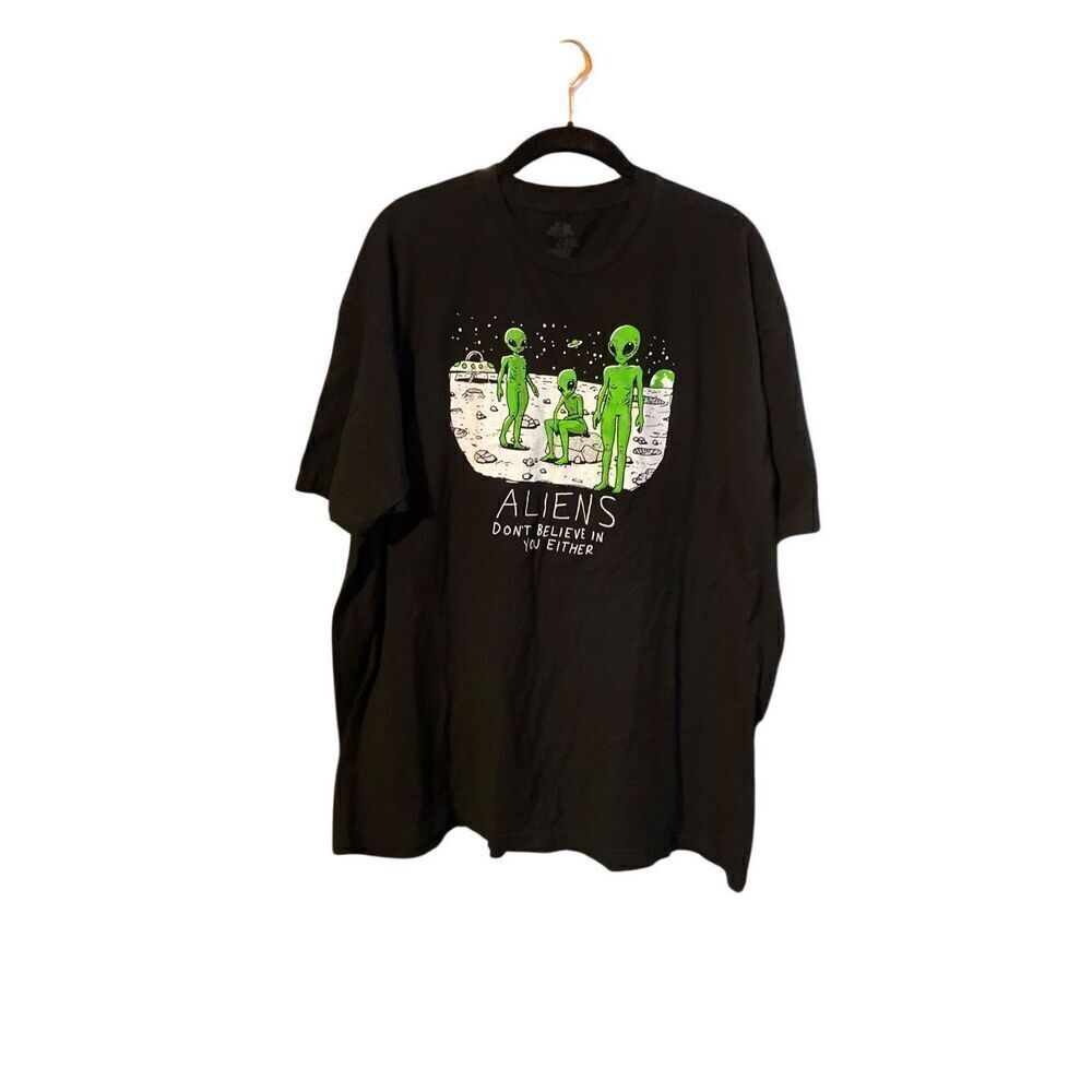 Aliens, don’t believe in you either men’s short sleeve black T-shirt size 2X ￼